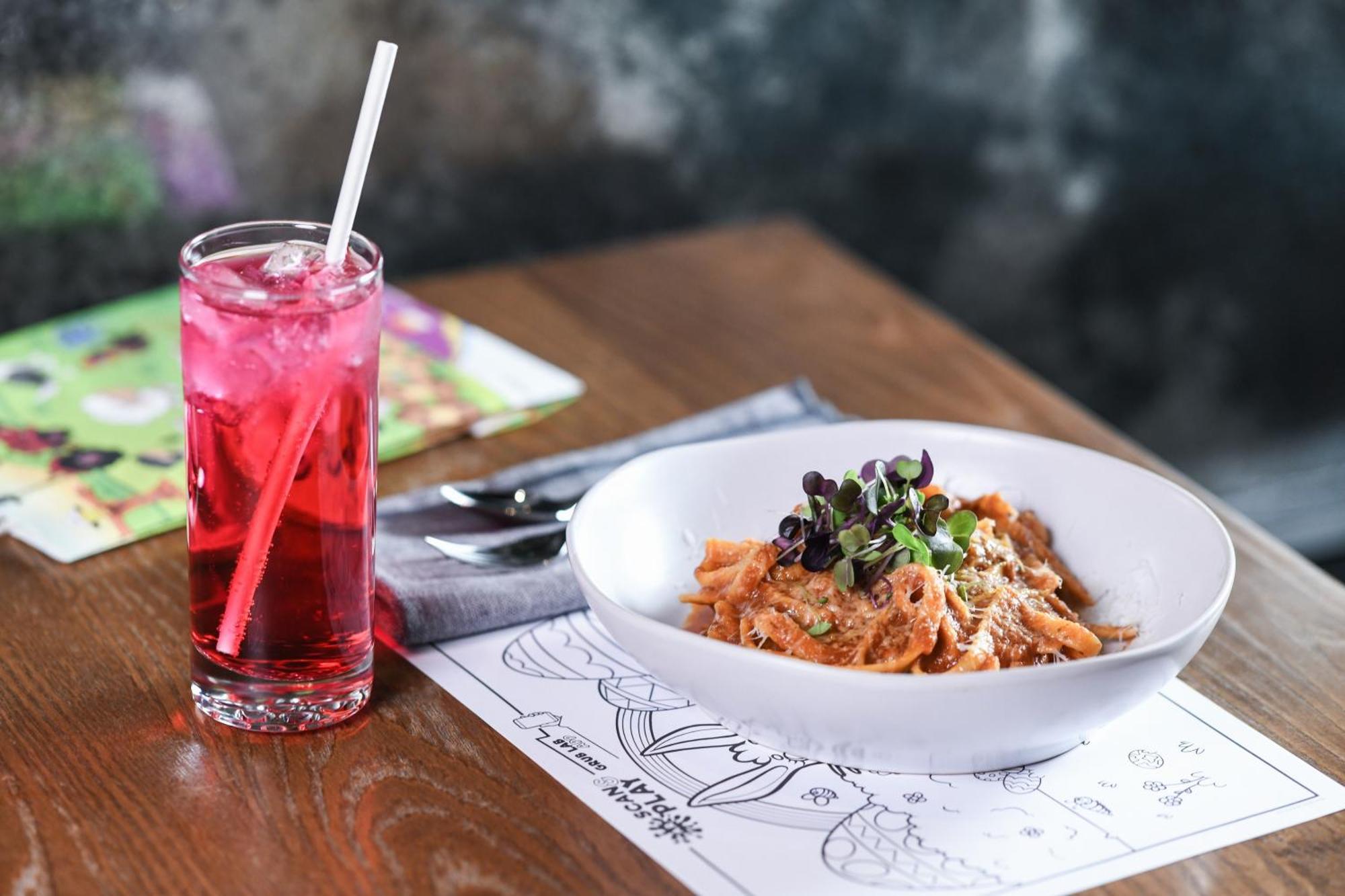 Powerhouse Hotel Tamworth By Rydges Exterior foto A glass of pink lemonade