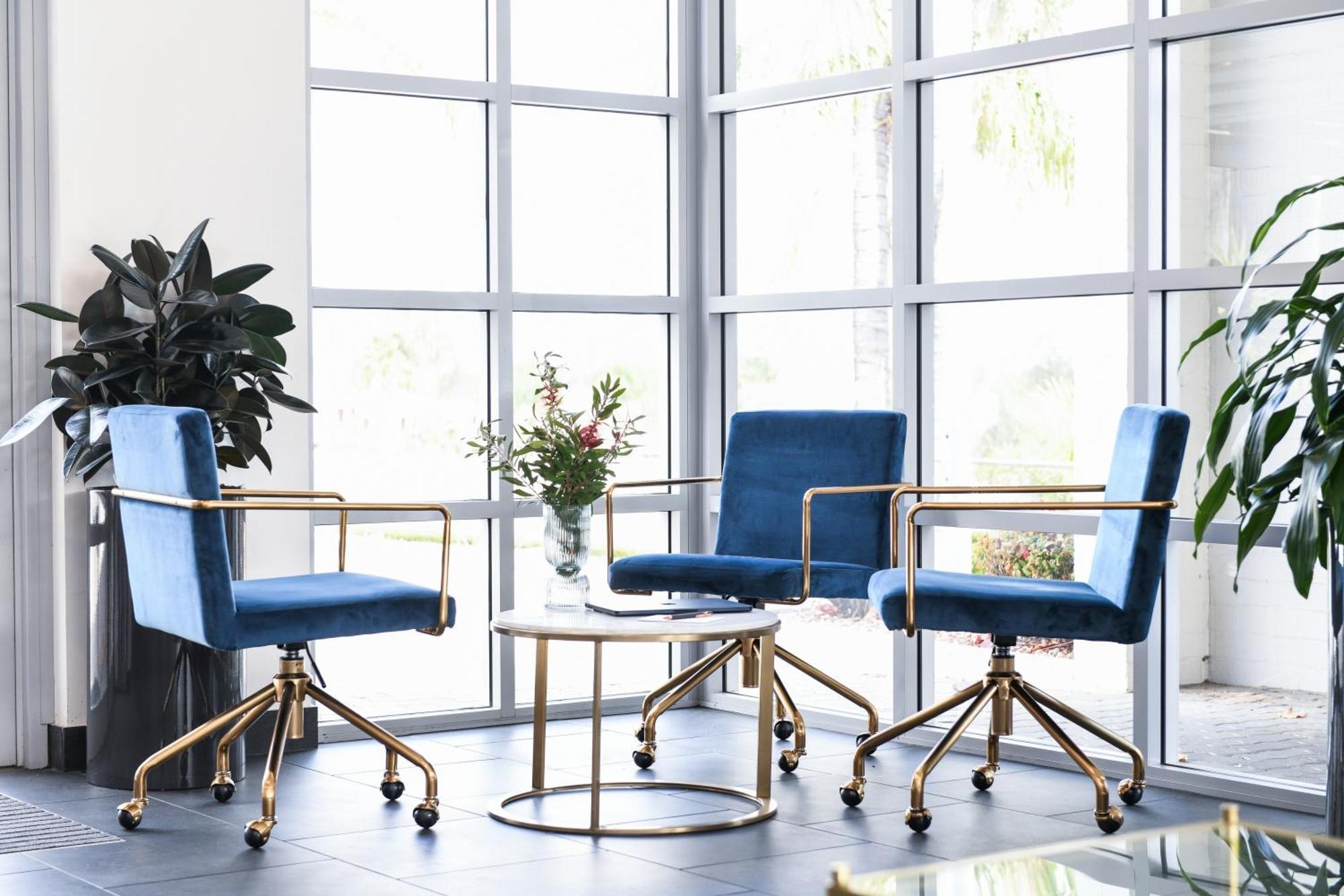 Powerhouse Hotel Tamworth By Rydges Exterior foto Office chairs